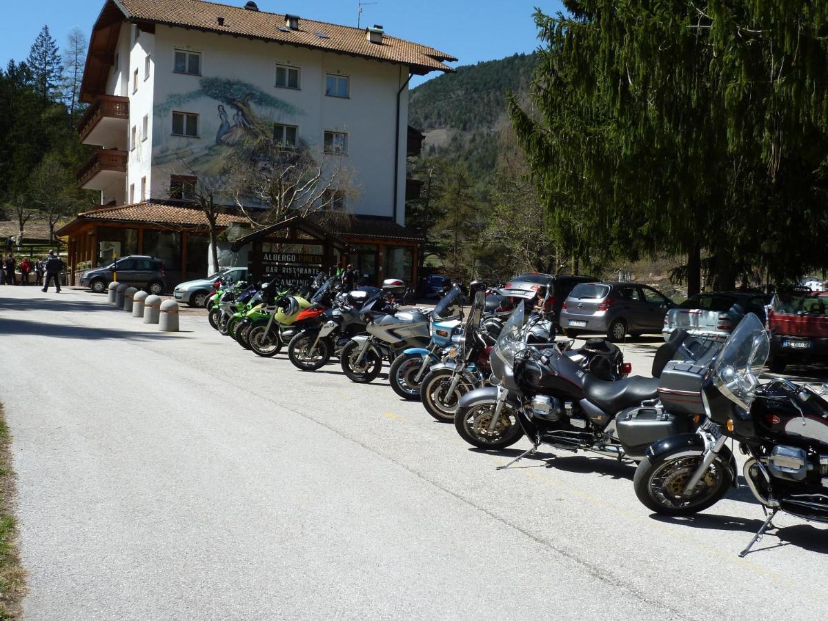 Hotel Pineta Baselga di Pine Luaran gambar
